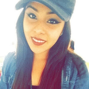 Meet your Posher, Yesenia